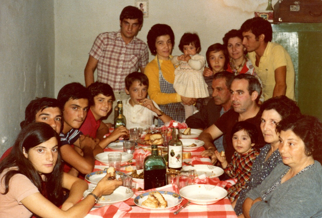 Merienda en Casa Cipriano. Agosto ao 1975