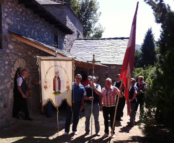 Salida de la procesin en la iglesia