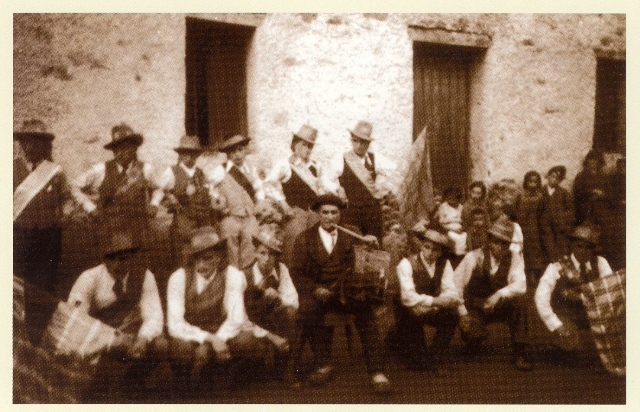 El to Vitn con los danzantes de Tablado. 1930