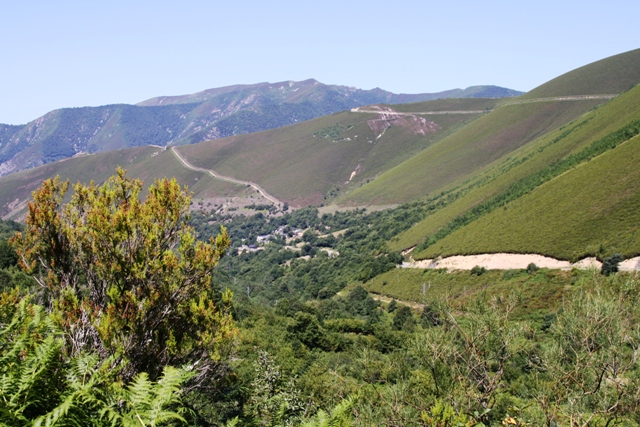 Vista de Tablado desde el camino de Leiroso
